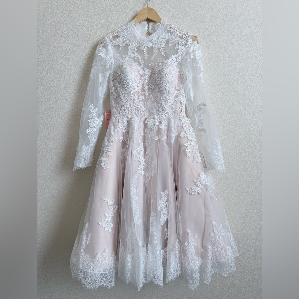 NWT JJ’s House Blush Ivory Lace Bridal Dress Size 6 Illusion Back